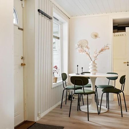 Central Apartment With Balcony, Self-Check In & Private Entrance Bergen Exterior foto
