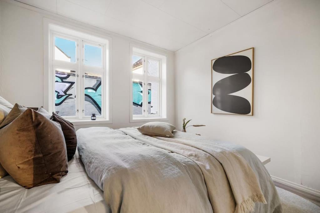 Central Apartment With Balcony, Self-Check In & Private Entrance Bergen Exterior foto